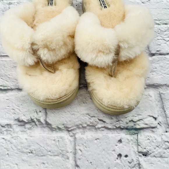 Fireside by Dearfoams Fluffy Cream Slippers Womans Size 10 Plush Fuzzy Cozy - Picture 3 of 9